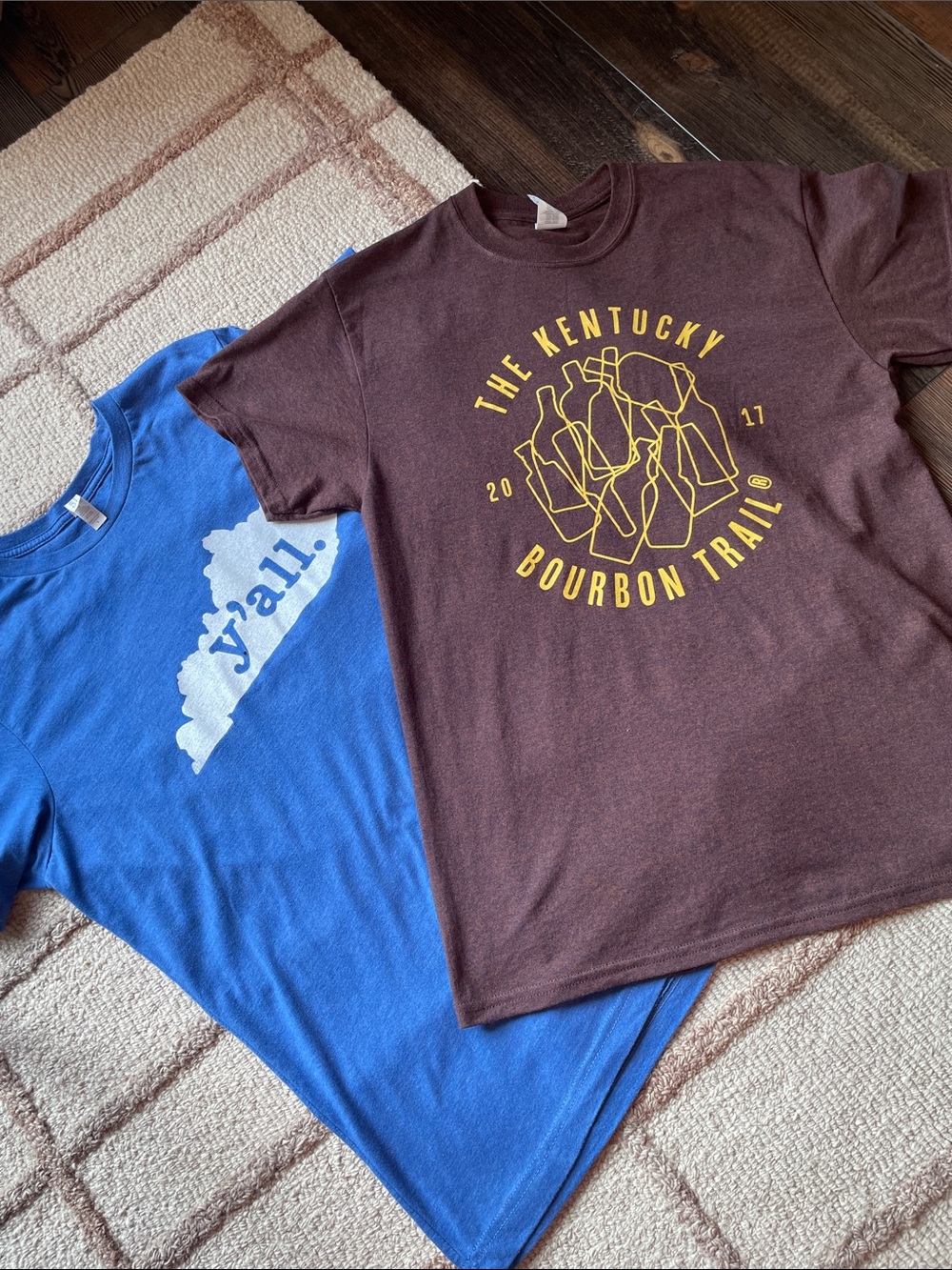 Lot of 2 Kentucky T Shirts Bourbon Trail & Y’all KY State Medium & Large